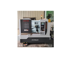 ?CK6190數(shù)控車床(90排刀機）+側(cè)銑動力頭（1組兩個頭）1組?（X軸最大行程?900mm??Z軸最大行程?380mm）