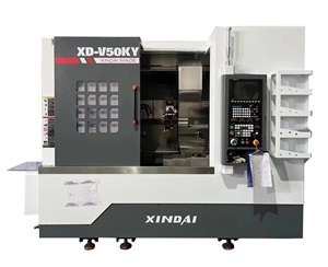 XD-50KY動力刀塔尾頂機（動力刀塔、帶Y軸、帶尾座）新代系統22TB-E （動力刀塔、帶Y軸帶升降功能、帶尾座機（可過棒料52mm,?頂針間最大加工長度?480mm~550mm?最大車削直徑490